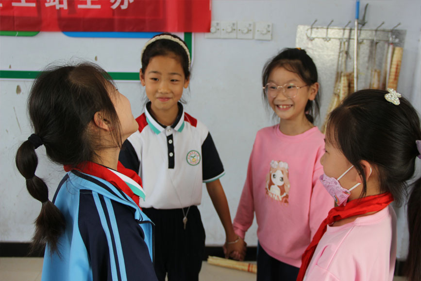 灵宝市尹庄镇岳渡小学：福大学子助力留···