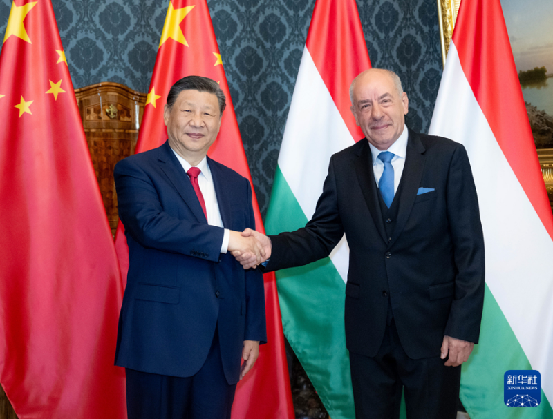 尤克举行会谈
